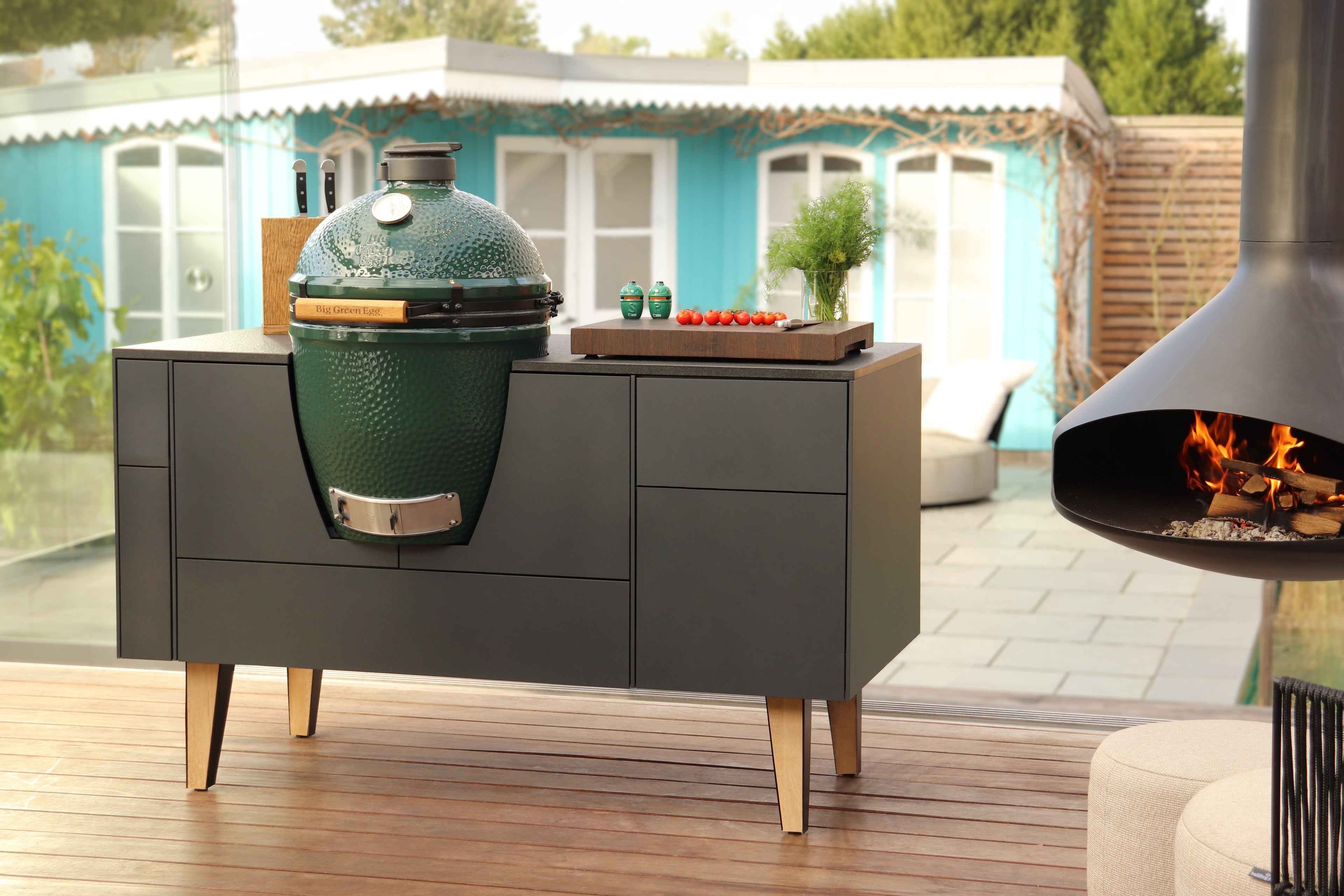 Freiluft Island barbecue module with Egg grill outside on terrace